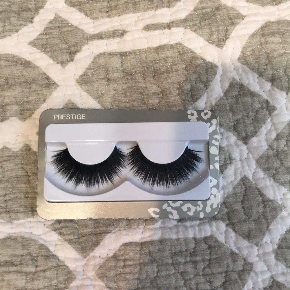 False eyelashes